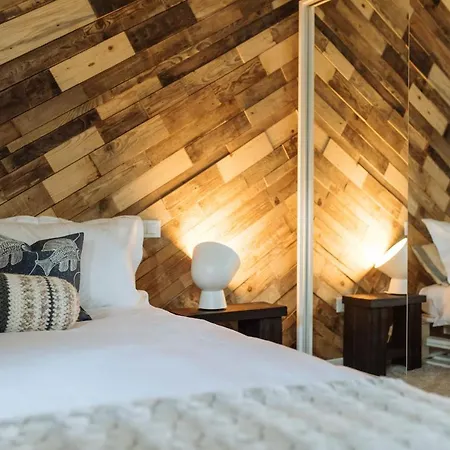 Vernis Boutique & Lodges Inn