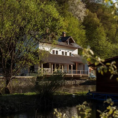 Vernis Boutique & Lodges Inn *